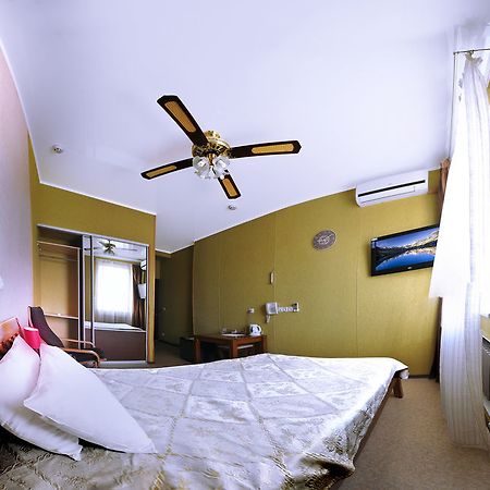 Hotel An-2 Charkiv Esterno foto