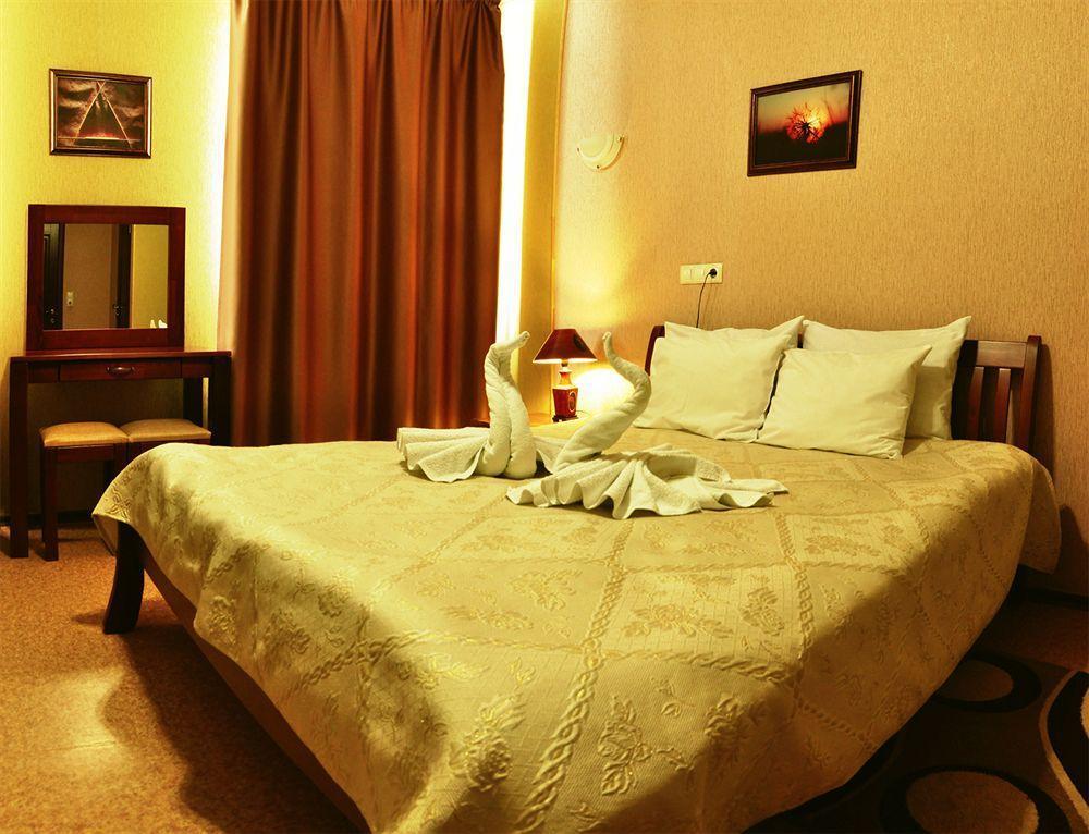 Hotel An-2 Charkiv Esterno foto