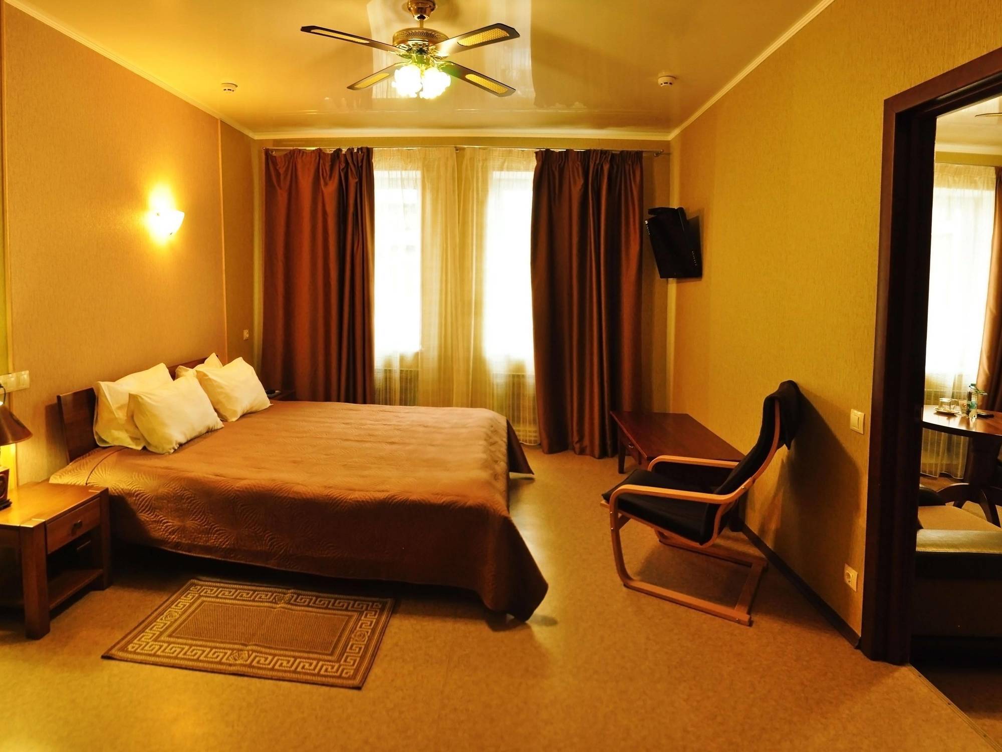 Hotel An-2 Charkiv Esterno foto