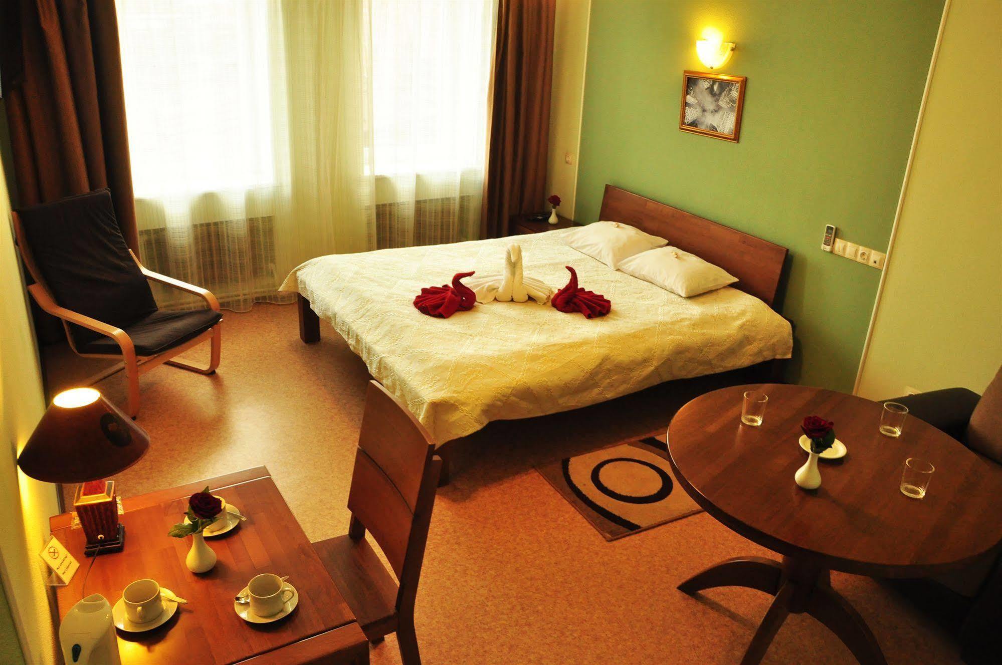 Hotel An-2 Charkiv Esterno foto