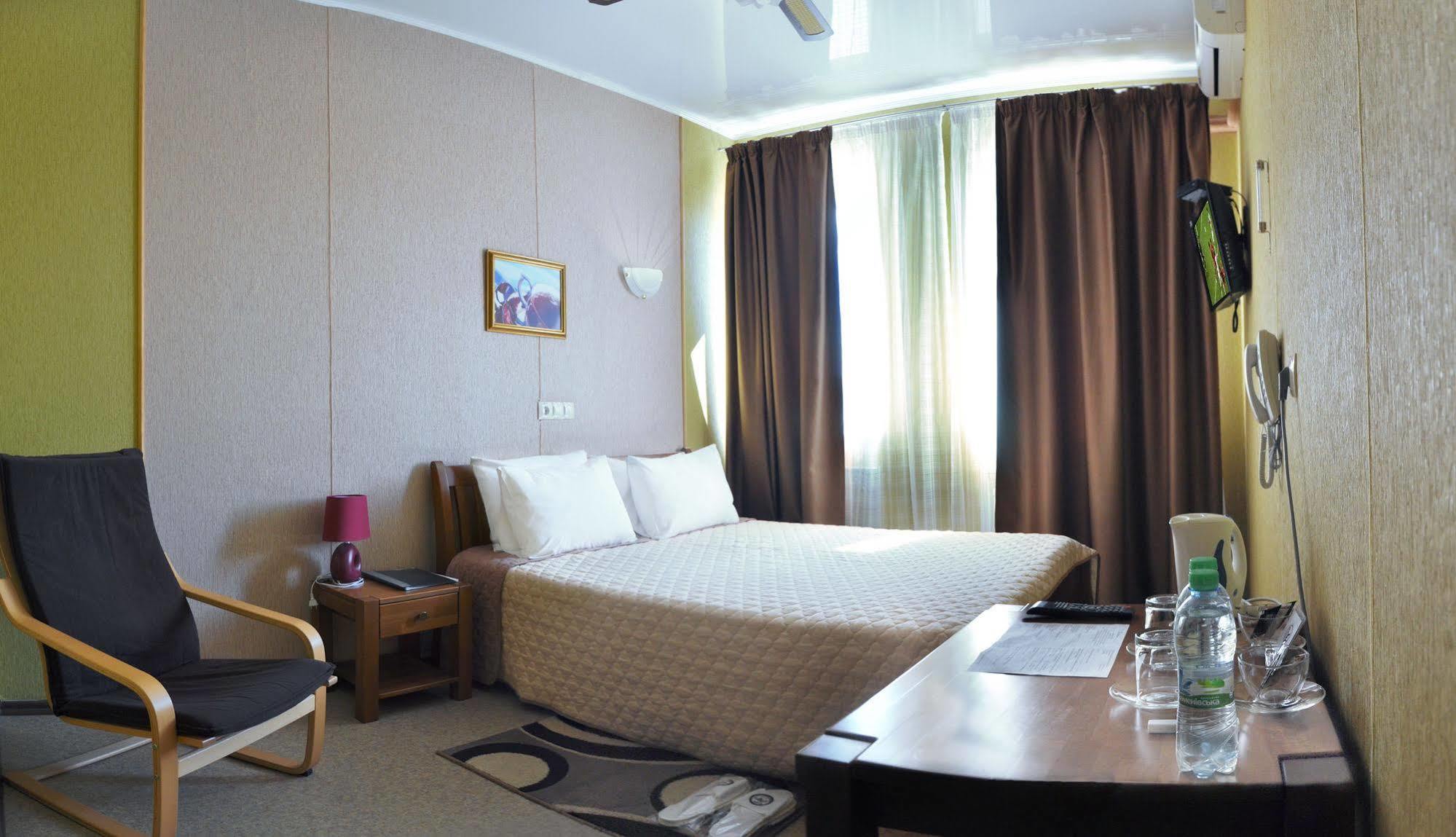 Hotel An-2 Charkiv Esterno foto