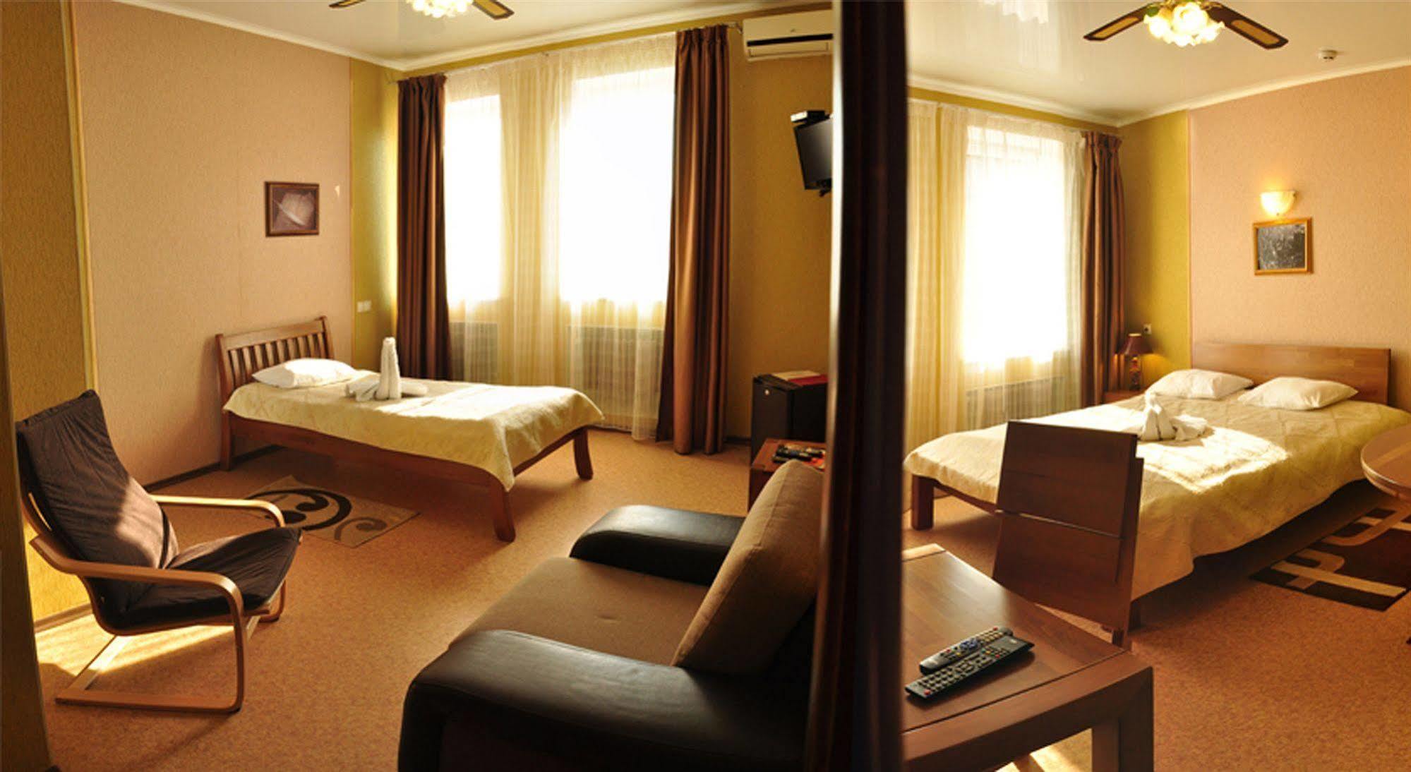 Hotel An-2 Charkiv Esterno foto