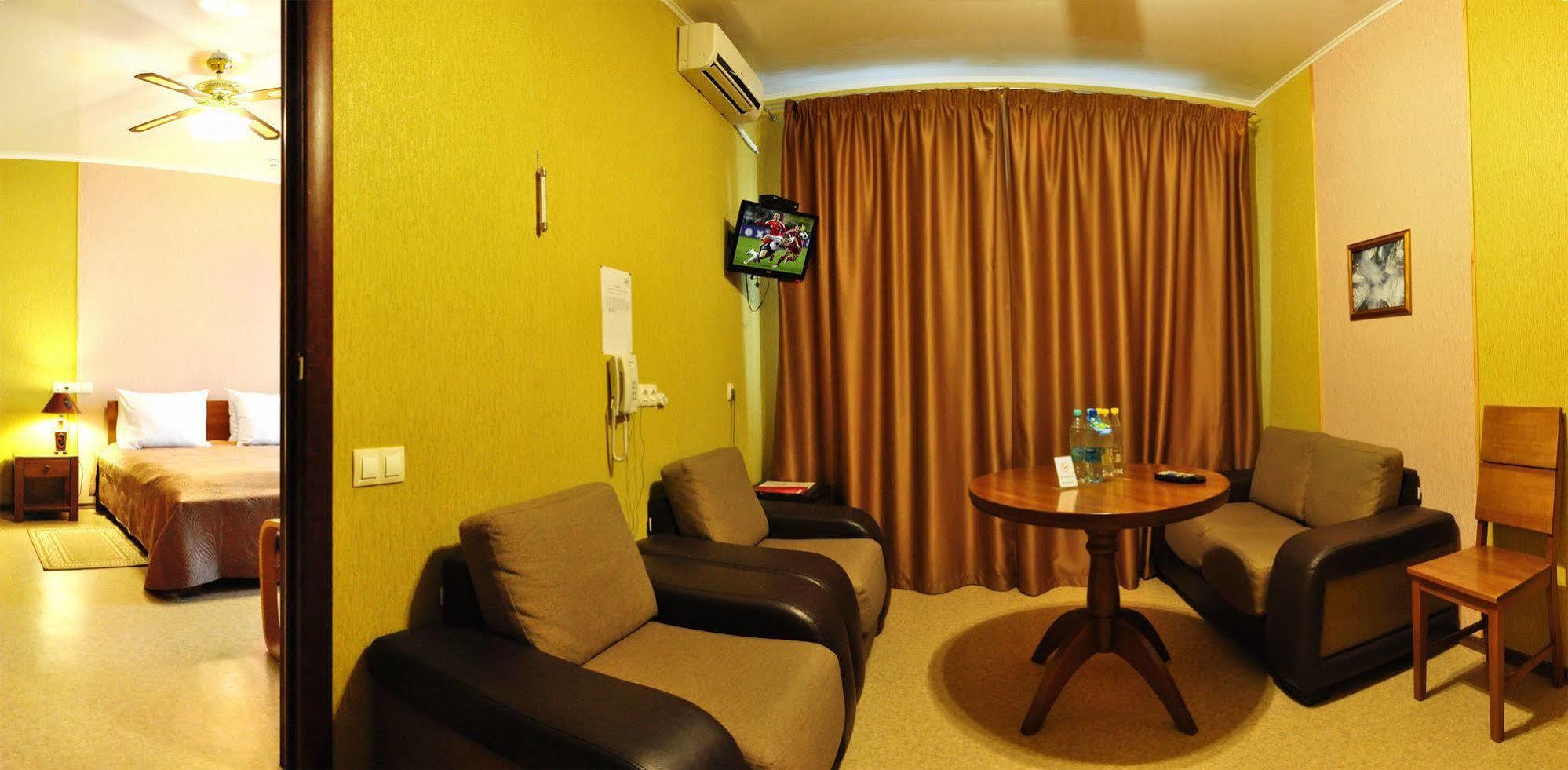 Hotel An-2 Charkiv Esterno foto