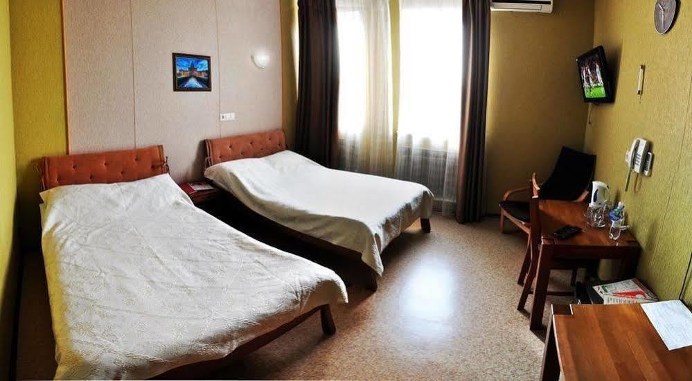 Hotel An-2 Charkiv Esterno foto