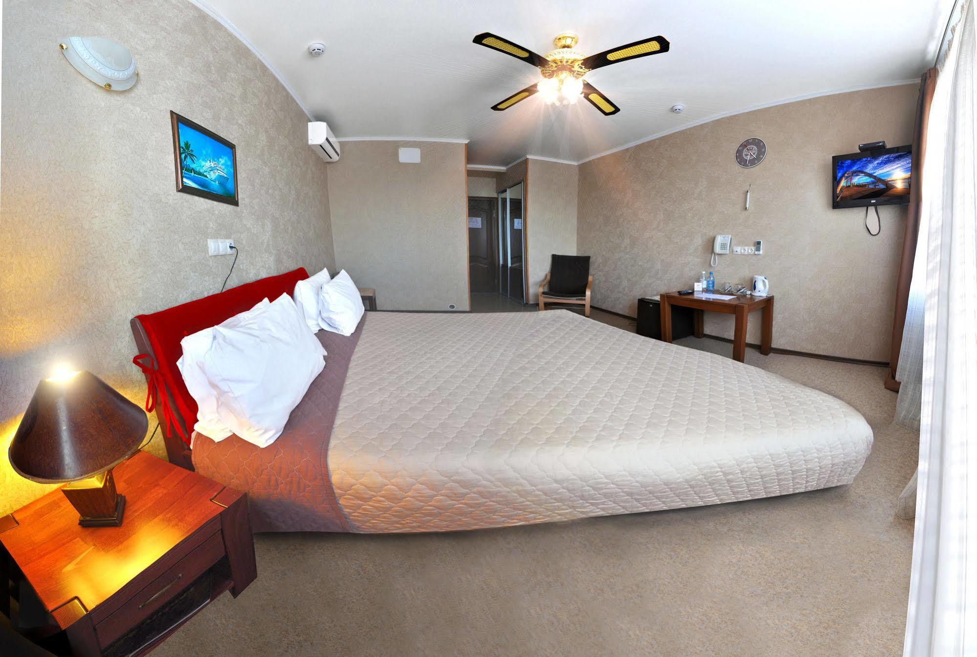 Hotel An-2 Charkiv Esterno foto