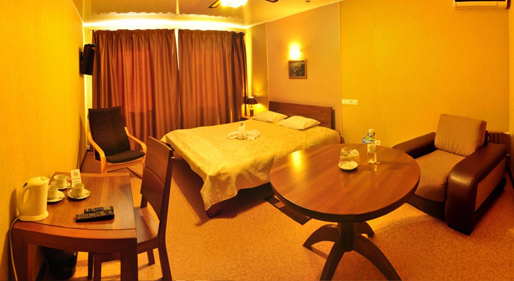 Hotel An-2 Charkiv Esterno foto